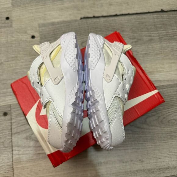 Little Kids Nike Huarache Run shoe size 9c NWT - Picture 3 of 6